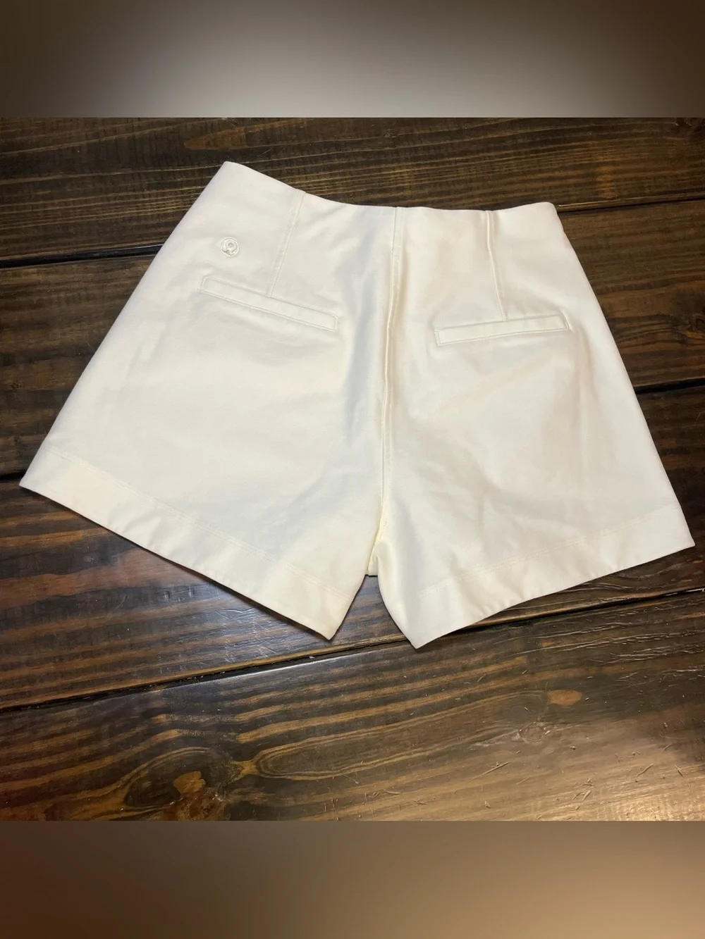 Lululemon Size 0 Utilitech Relaxed Fit HR Short 3.5” color Sundance